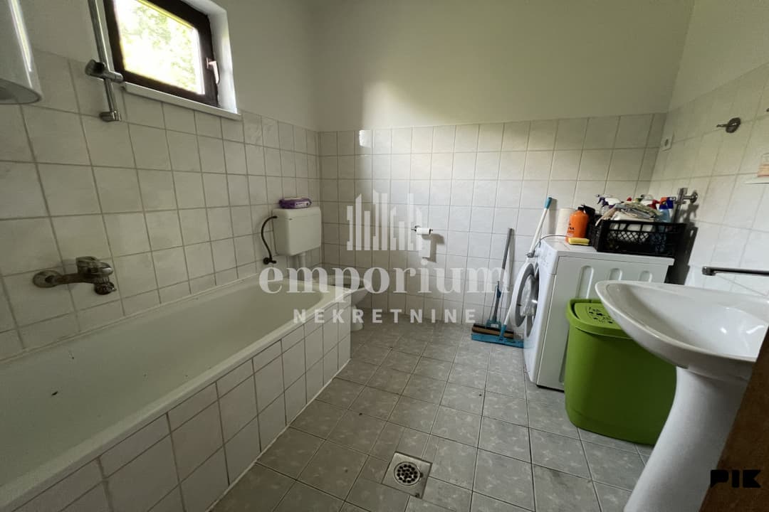 House with auxiliary building and land of 14,034 m² photo 13