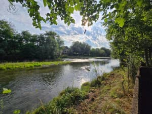 House with yard in Vrbanja with direct access to the river