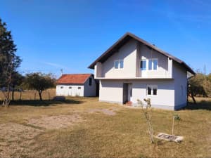 House near the highway entrance!!! Gradiška