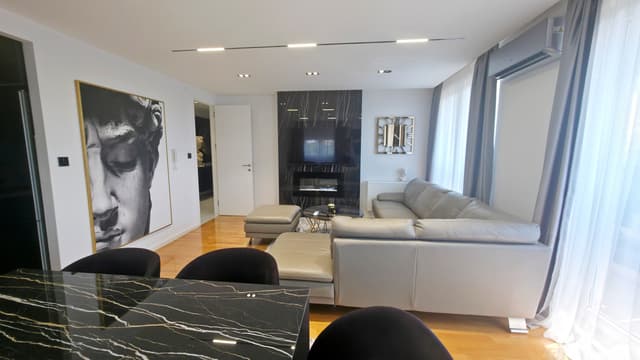 FOR SALE | FOUR-ROOM DESIGNER APARTMENT WITH PARKING SPACE | LUX