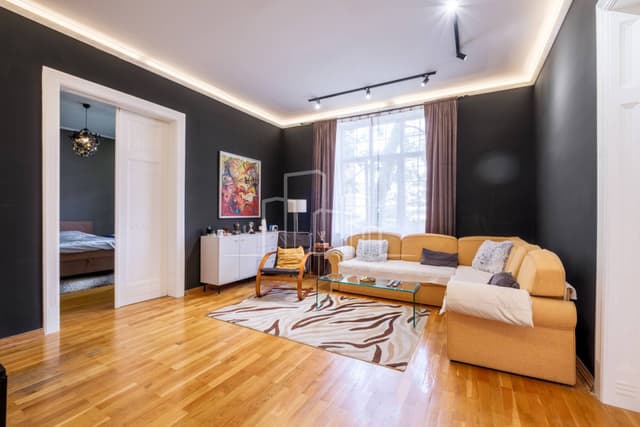 For sale: Salon-style four-bedroom apartment, Center Sarajevo, Maršala Tita