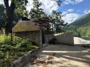 Prodaje se kuća na obali Jablaničkog jezera na parceli 1.073m2 photo 4