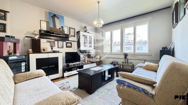 Excellent location, functional layout and space for your !