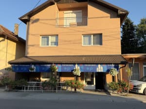 House with commercial spaces Tarčin