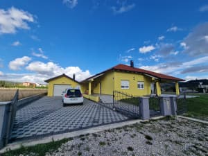 House with yard, Livno, 2045m2