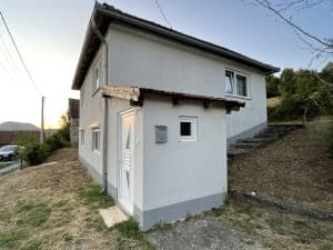 Kuća i ostava sa okucnicom photo 2