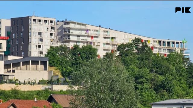 I am exchanging a two-room apartment in Makovi for a house, with my additional payment.