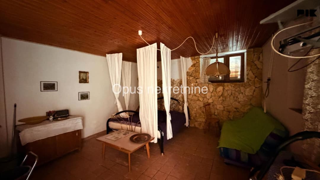 METKOVIC, CENTER stone house in the center photo 4