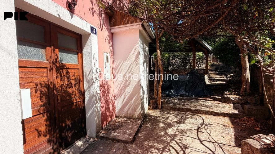 METKOVIC, CENTER stone house in the center photo 8